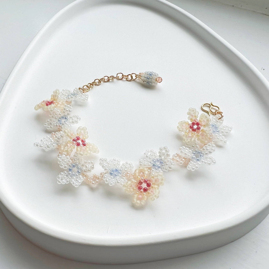 Daisy Chain Beaded Bracelet
